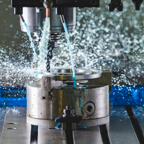 Präzise Metallbearbeitung dank effizienter Kühlung und reduzierter Vibrationen